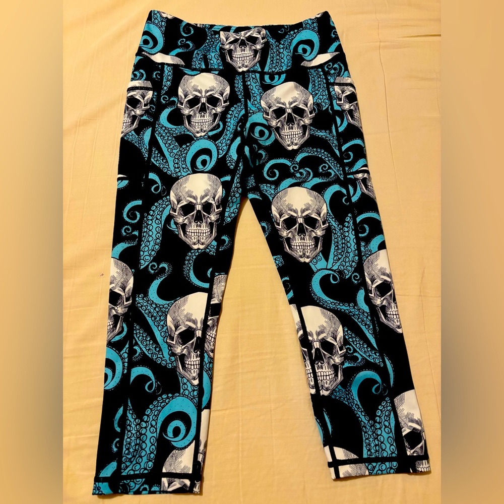 Constantly varied gear capri leggings. Small. Kraken skulls. CVG
